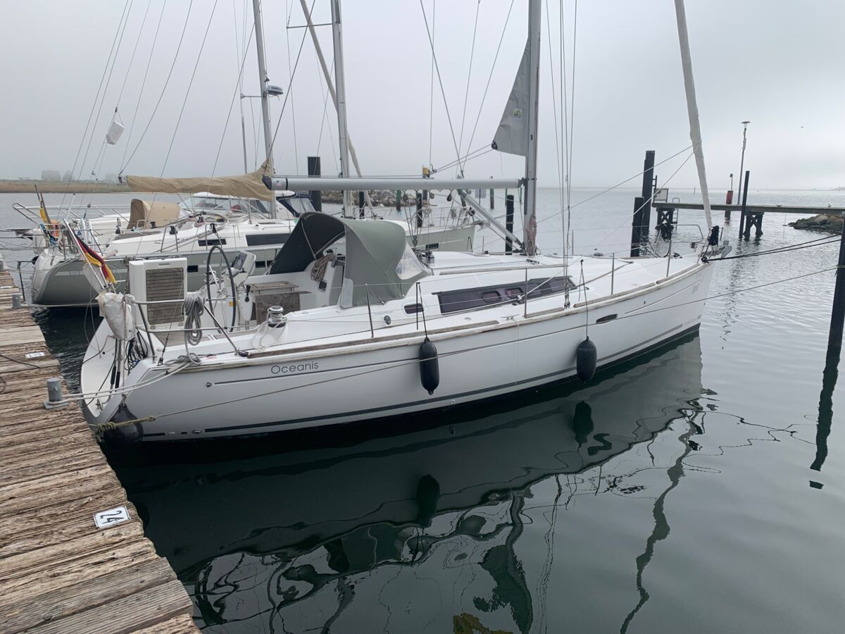 Sailing yacht Beneteau Oceanis 37 Sailing World Yachtbrokers Heiligenhafen 1