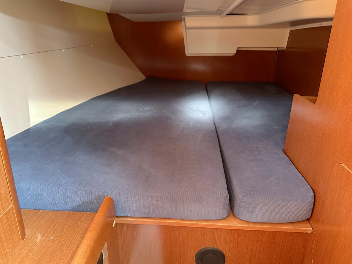 Sailing yacht Beneteau Oceanis 37 Sailing World Yachtbrokers Heiligenhafen 13