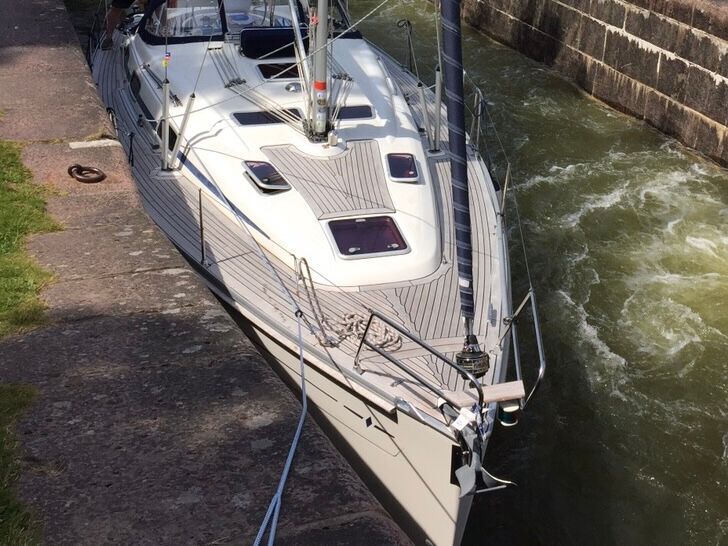 Segelyacht Bavaria 37 Cruiser Sailing World Yachtmakler 2