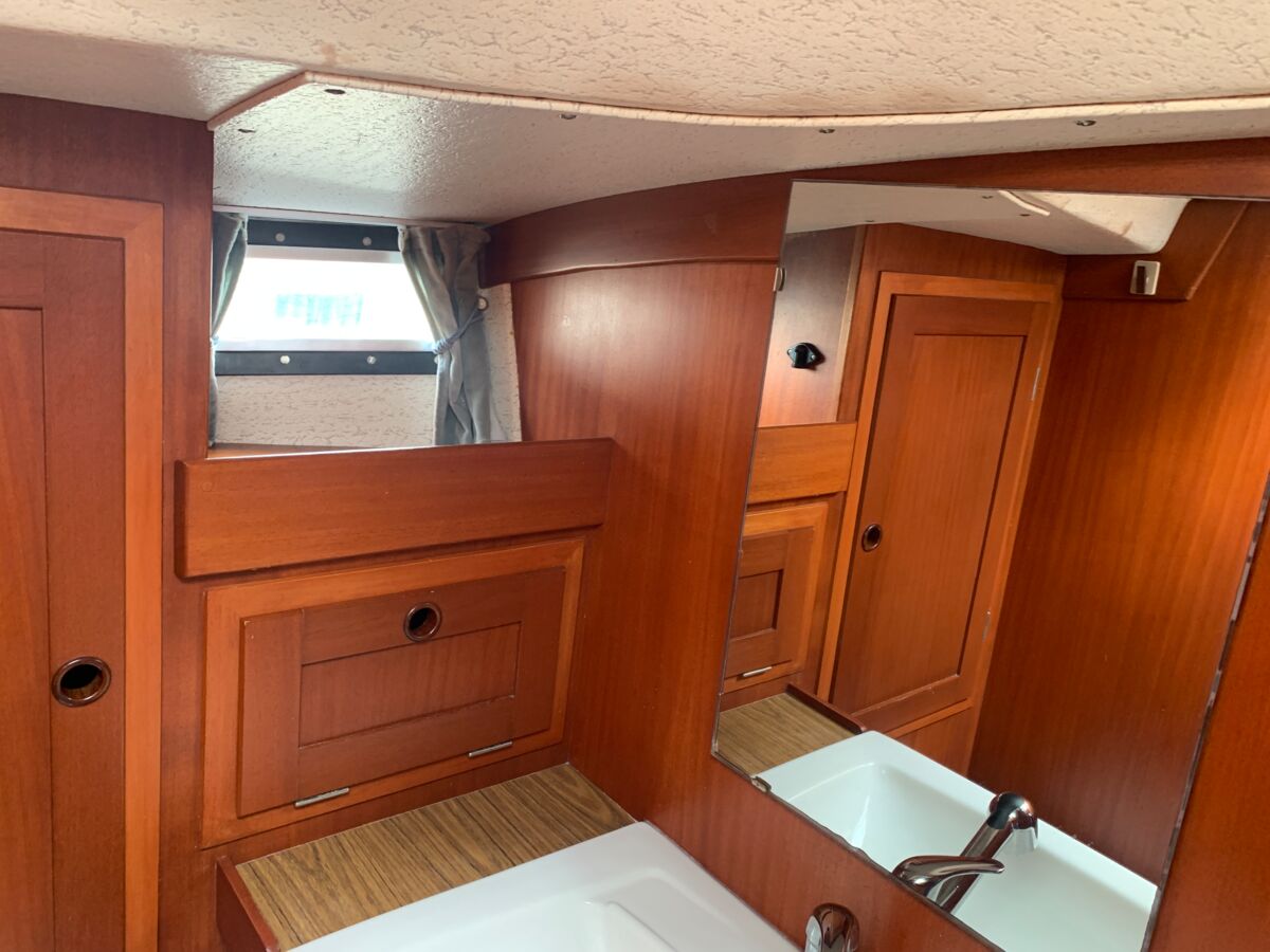 Segelyacht Hallberg-Rassy 352 Scandinavia by Sailing World Yachtbrokers Heiligenahafen 18