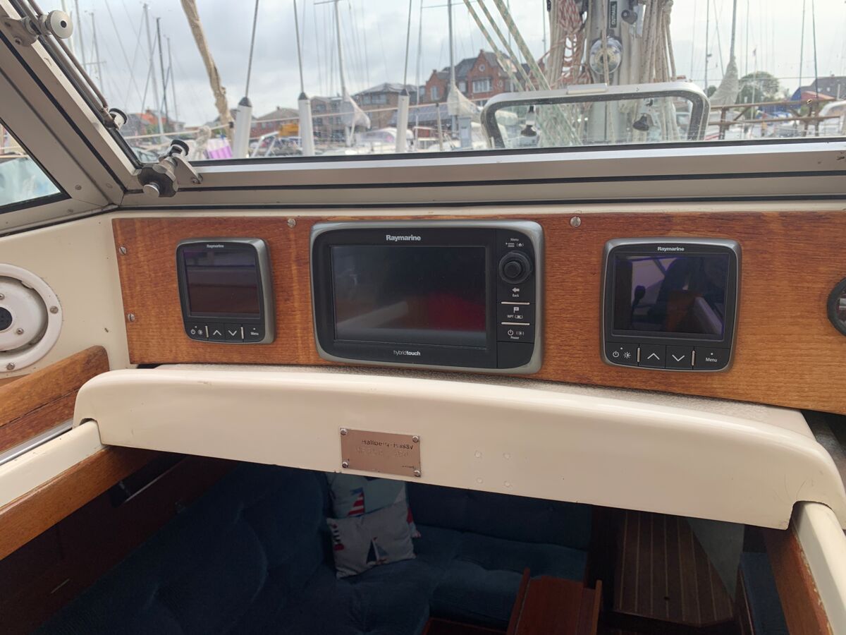 Segelyacht Hallberg-Rassy 352 Scandinavia by Sailing World Yachtbrokers Heiligenahafen 45