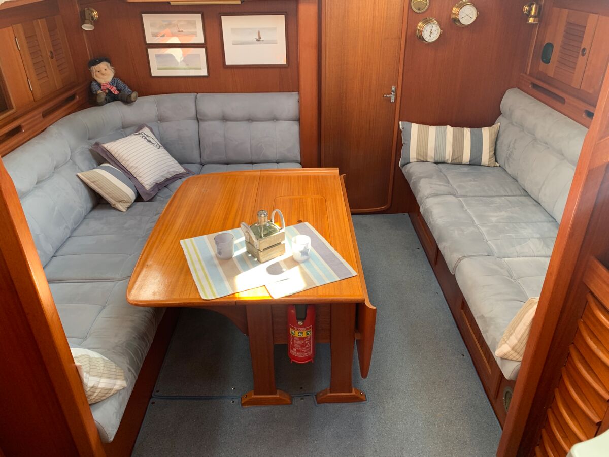 Segelyacht Hallberg-Rassy 45 Sailing World Yachtmakler Heiligenhafen 47