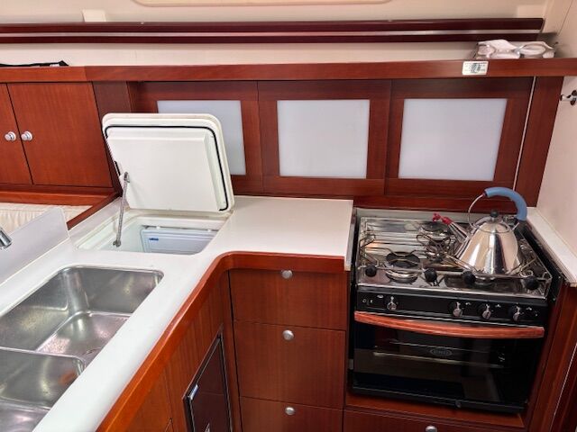 Segelyacht Hanse 375 Sailing World Yachtmakler Heiligenhafen 6