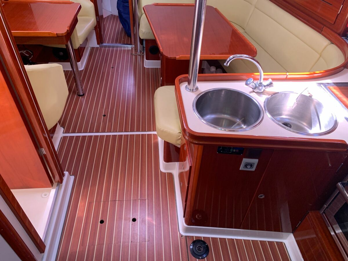 Hanse 411
