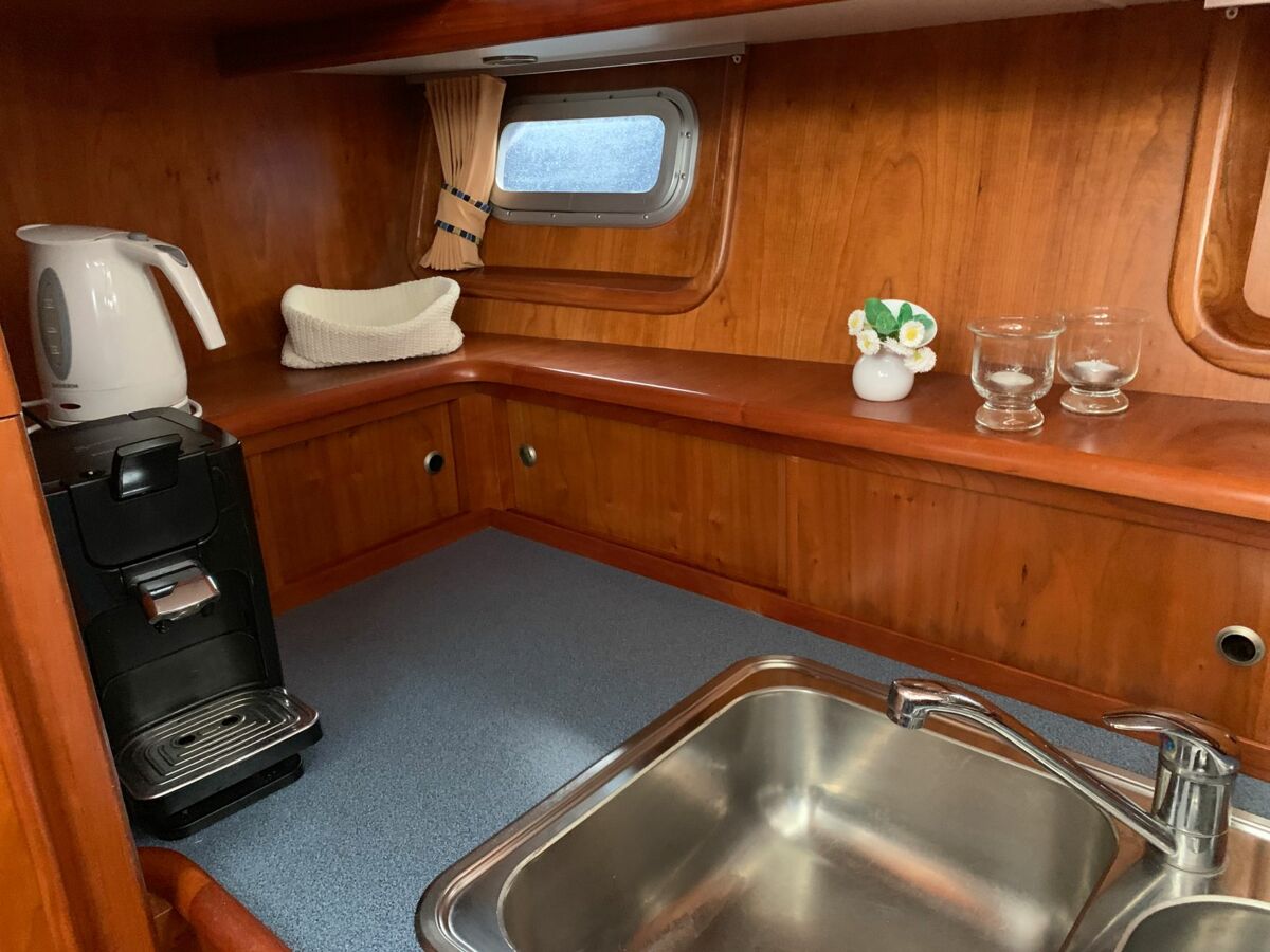 Vacance-1300-motoryacht-sailing-world-yachtbrokers-10