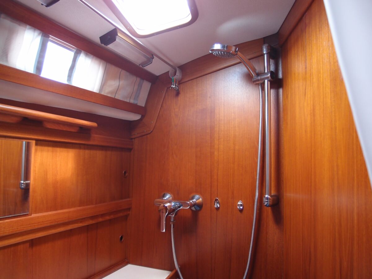 Degeroe38DS-Sailing-World-Yachtbrokers-19