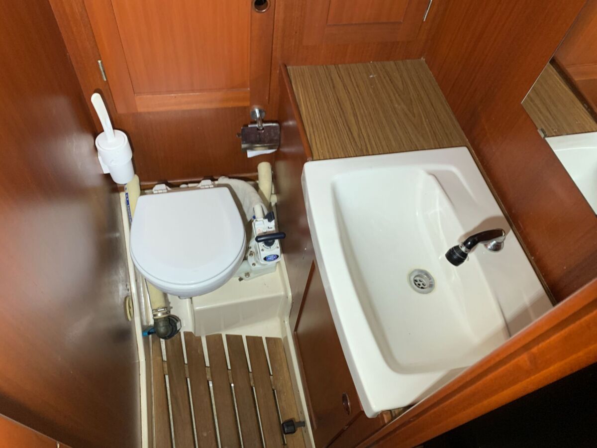 Motorsegler Hallberg-Rassy 94 Sailing World Yachtmakler 77