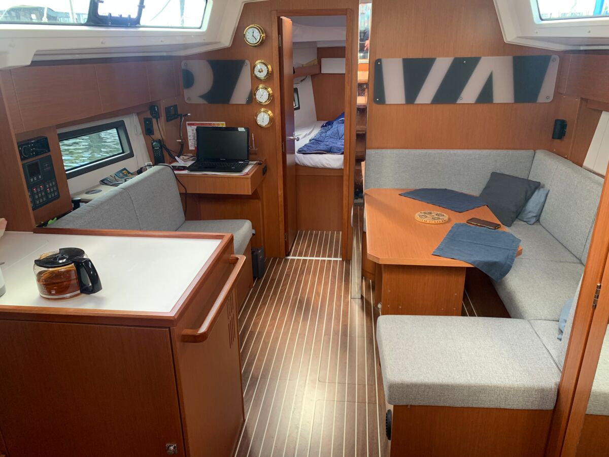 Sailing Yacht Bavaria Cruiser 38 Sailing World Yachtbrokers Heiligenhafen 5
