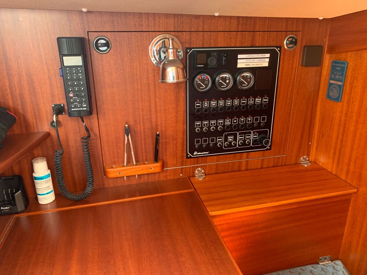 Sailing Yacht Hallberg-Rassy 34 Sailing World Yachtmakler Heiligenhafen 13