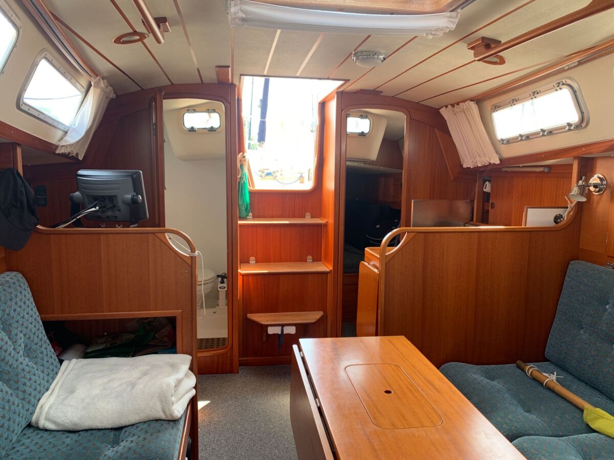 Sailing Yacht Hallberg-Rassy 34 Sailing World Yachtmakler Heiligenhafen 22