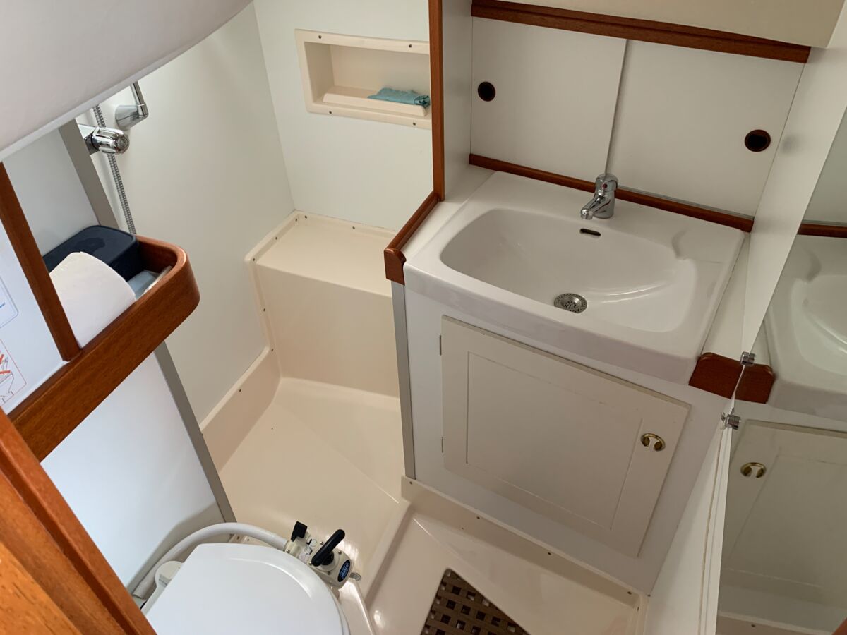 Sailing Yacht Hallberg-Rassy 42 F Sailing World Yachtbrokers Heiligenhafen 56