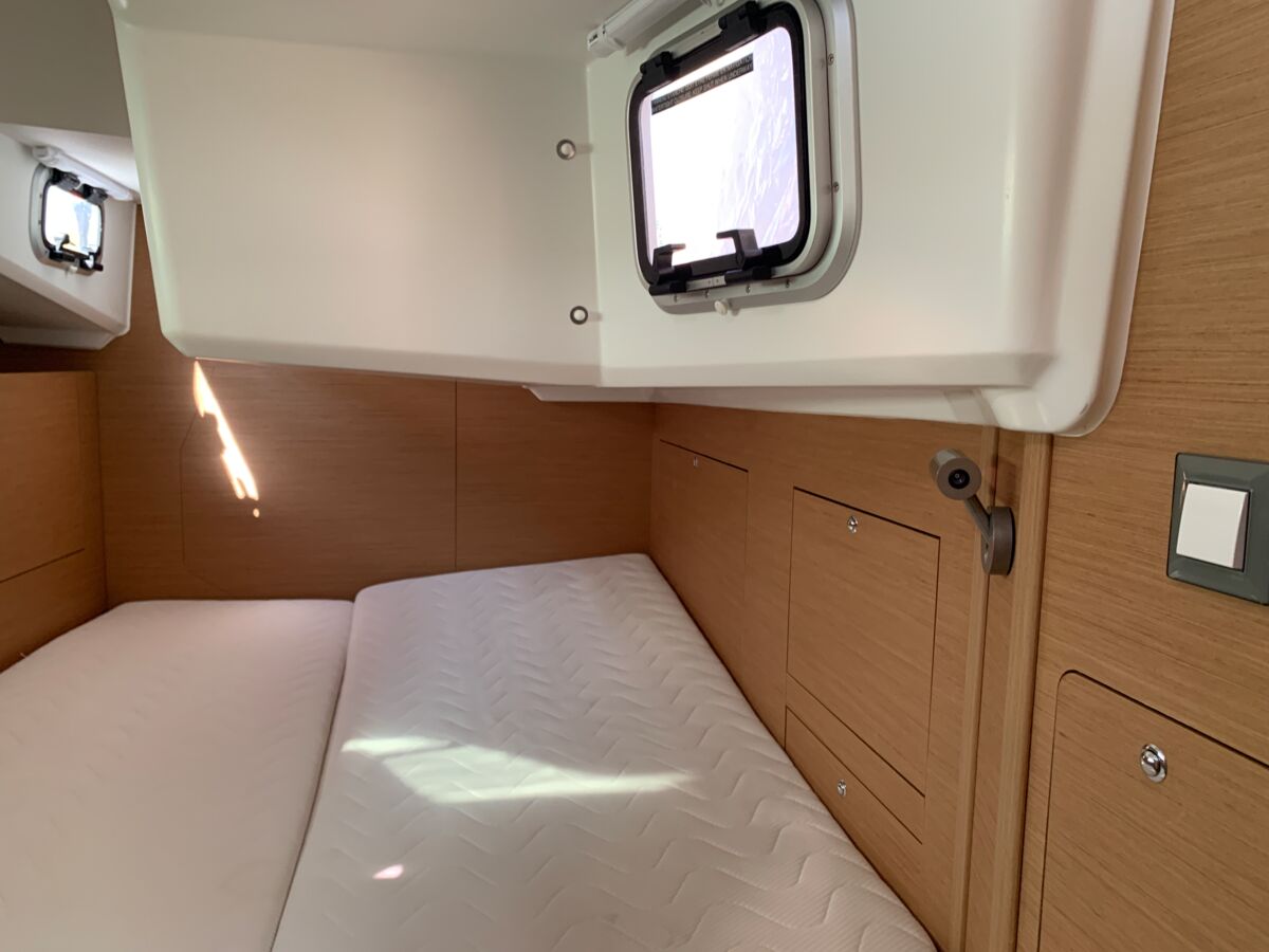 Sailing Yacht Jeanneau Sun Odyssey 410 Sailing World Yachtbrokers 40