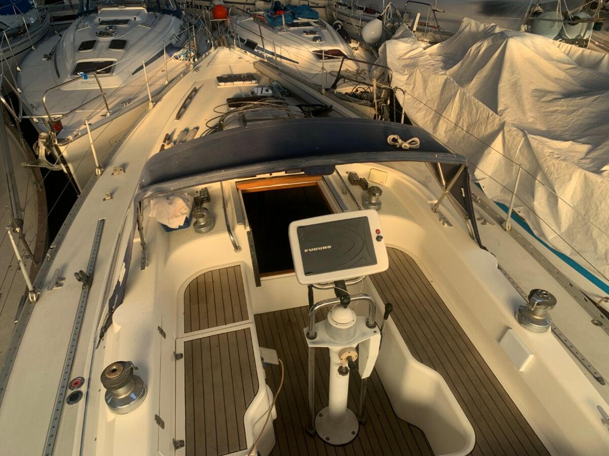 Sailing Yacht Moody 37 Sailing World Yachtbrokers 7