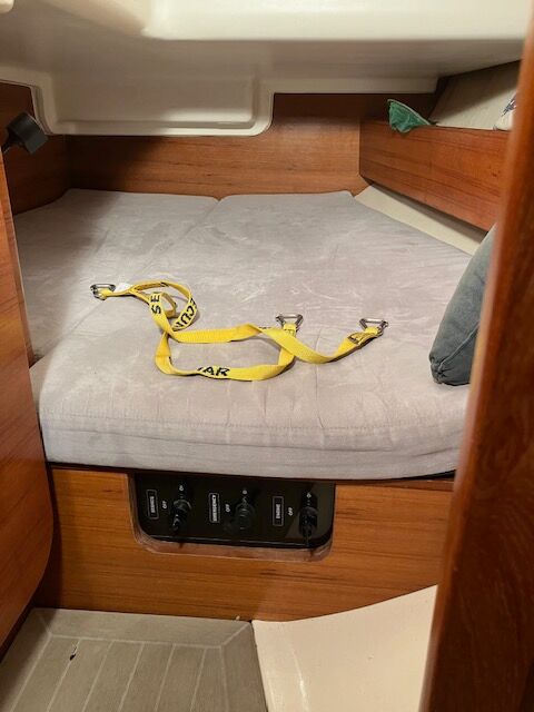 Sailing Yacht Salon 34 Sailing World Yachtbrokers 28
