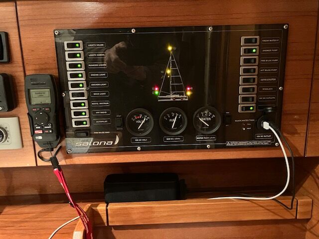 Sailing Yacht Salon 34 Sailing World Yachtbrokers 33