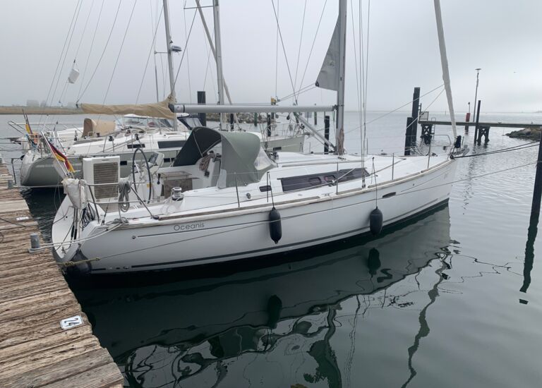 Sailing yacht Beneteau Oceanis 37 Sailing World Yachtbrokers Heiligenhafen 1