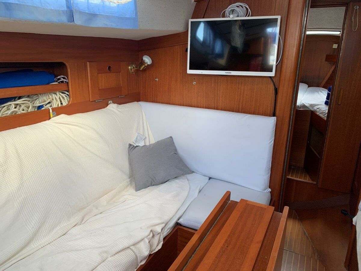 Segelyacht Hallberg-Rassy 29 Fehmarn Sailing World Yachtmakler 34