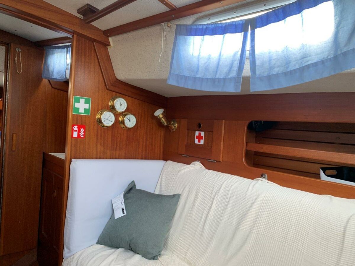 Segelyacht Hallberg-Rassy 29 Fehmarn Sailing World Yachtmakler 35