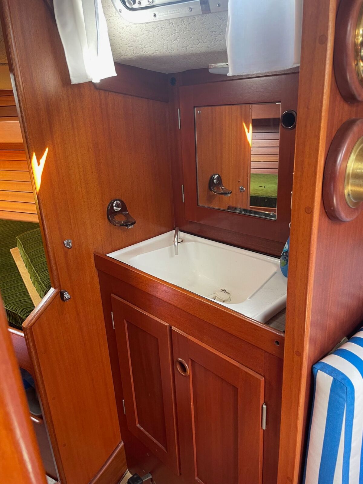 Segelyacht Hallberg-Rassy 29 Sailing World Yachtbrokers 19