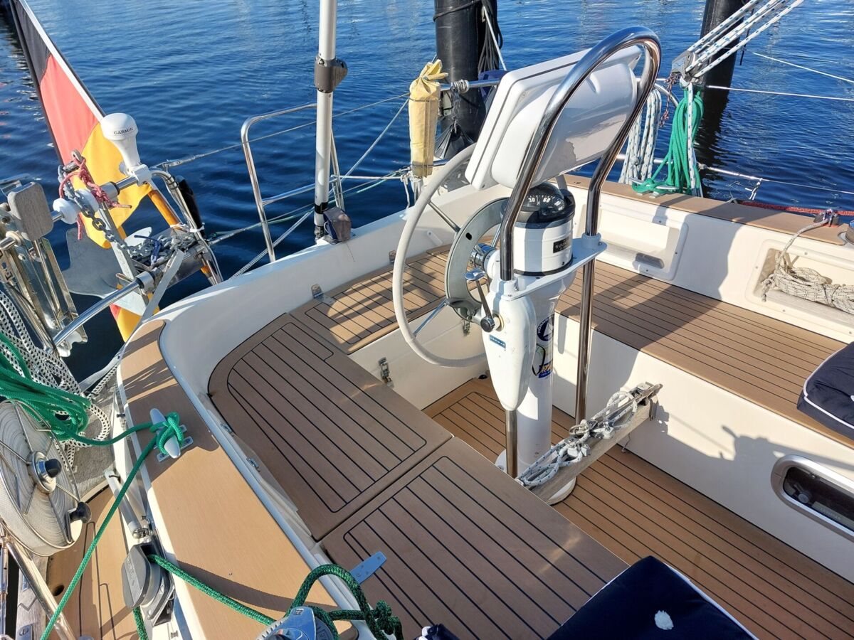Segelyacht Hallberg-Rassy 34 Sailing World Yachtbrokers 45