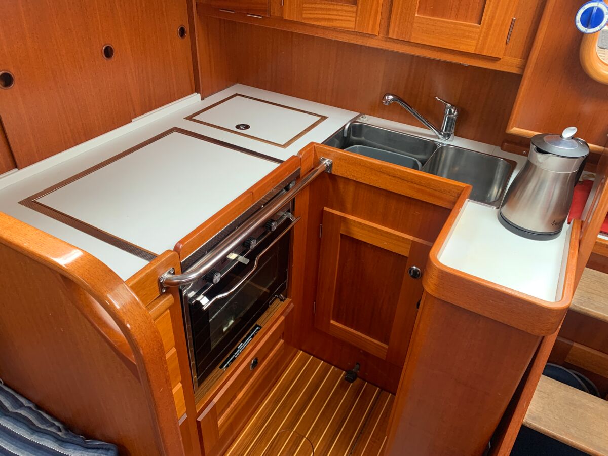Segelyacht Hallberg-Rassy 36 MK II Sailing World Yachtmakler 11