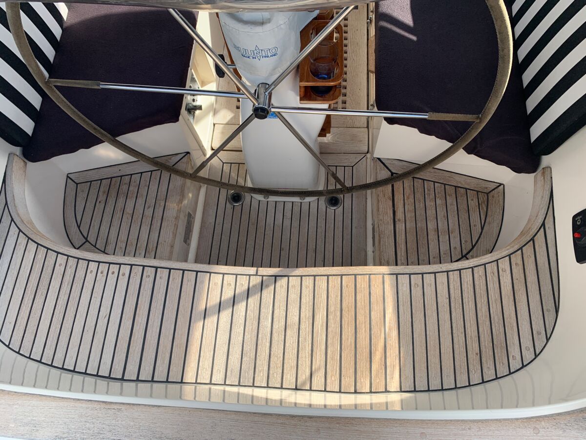 Segelyacht Hallberg-Rassy 45 Sailing World Yachtmakler Heiligenhafen 33