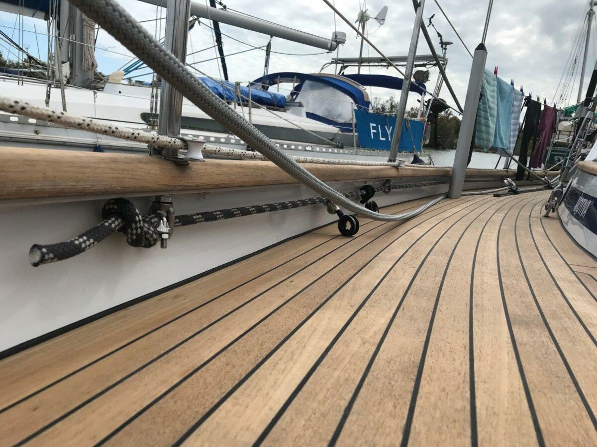 Segelyacht Motiva 39S Sailing World Yachtbrokers 24