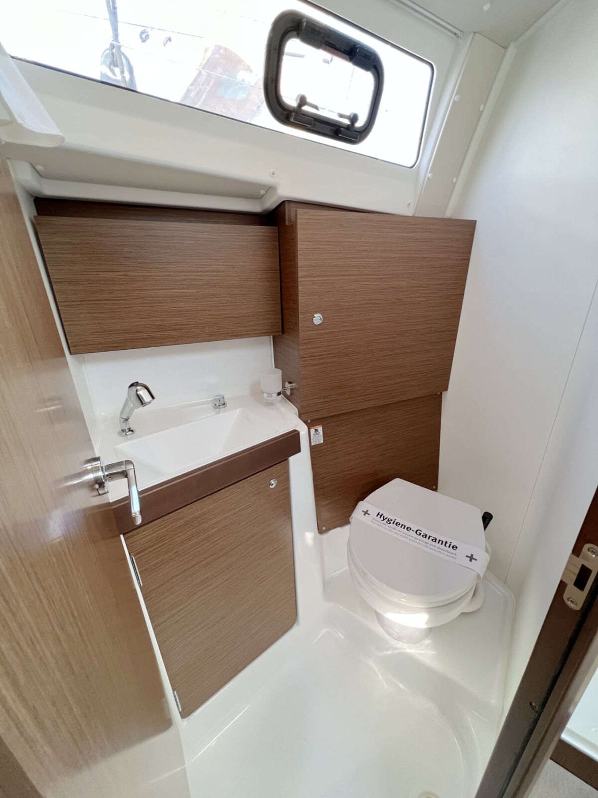 Beneteau Oceanis 35.1 Sailing World Yachtmakler 11