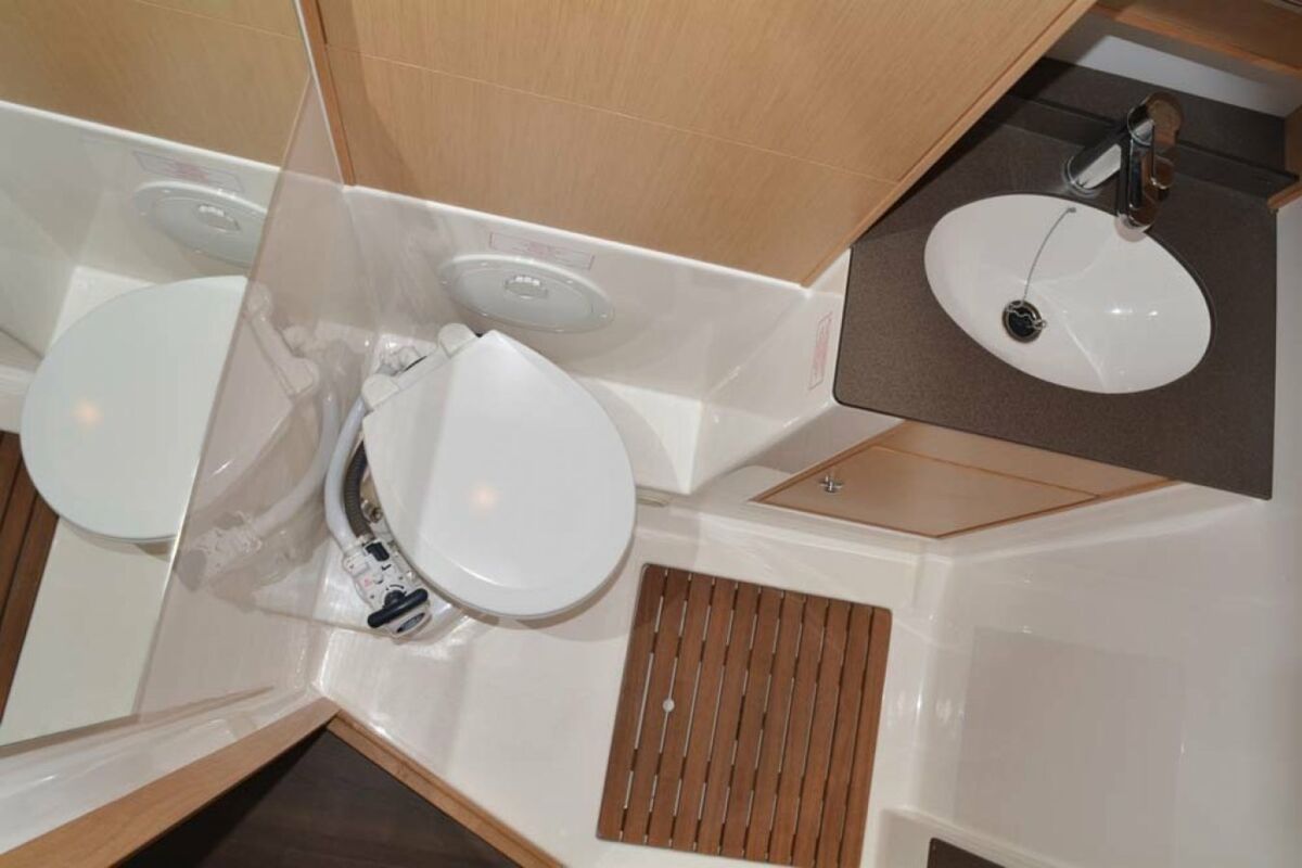 Motoryacht Bavaria Sport 35 Sailing World Yachtmakler Heiligenhafen 26