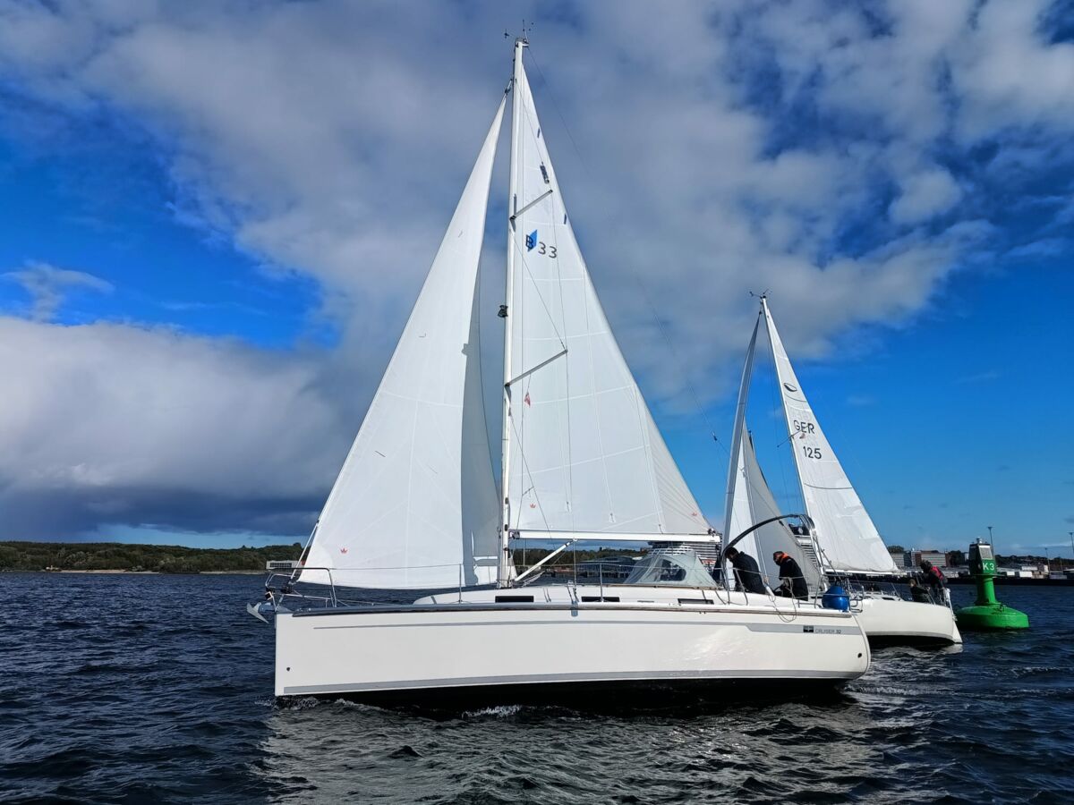Sailing Yacht Bavaria Cruiser 32 Sailing World Yachtbrokers 1