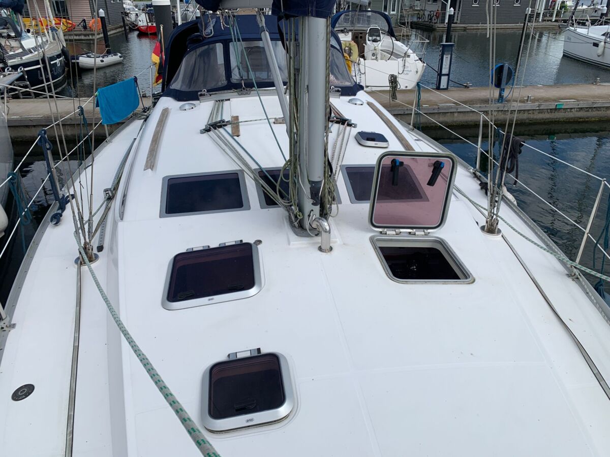 Sailing Yacht Feeling 39 DI Sailing World Yachtbrokers 22