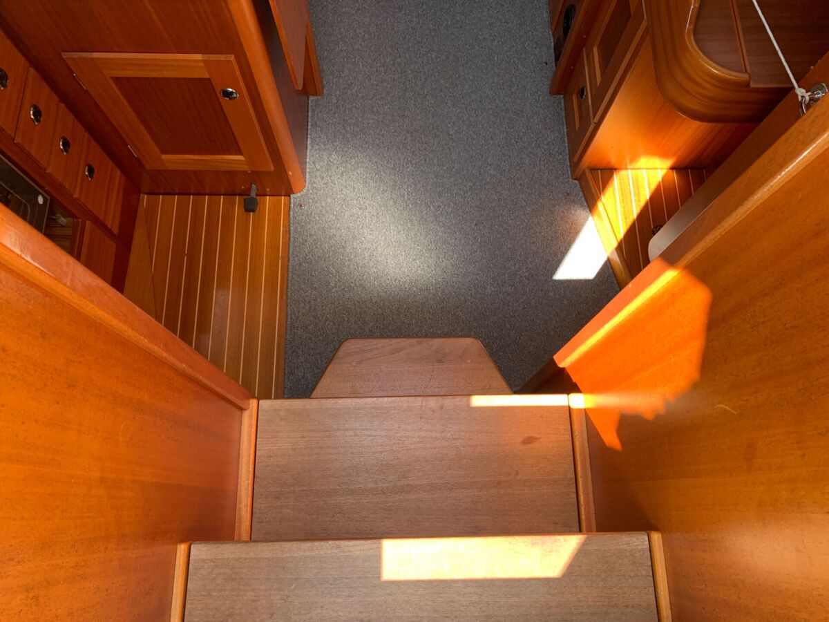 Sailing Yacht Hallberg-Rassy 34 Sailing World Yachtmakler Heiligenhafen 8