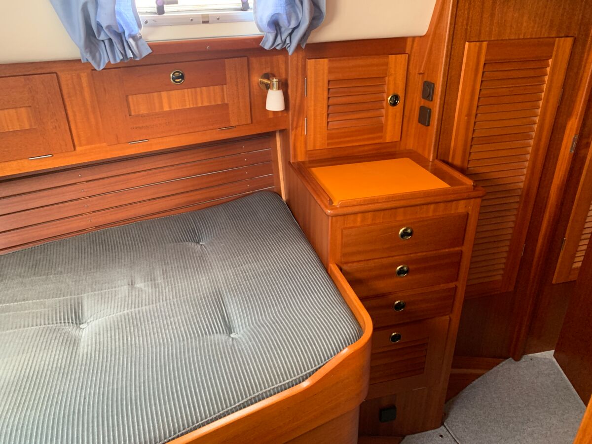 Sailing Yacht Hallberg-Rassy 42 F Sailing World Yachtbrokers Heiligenhafen 53