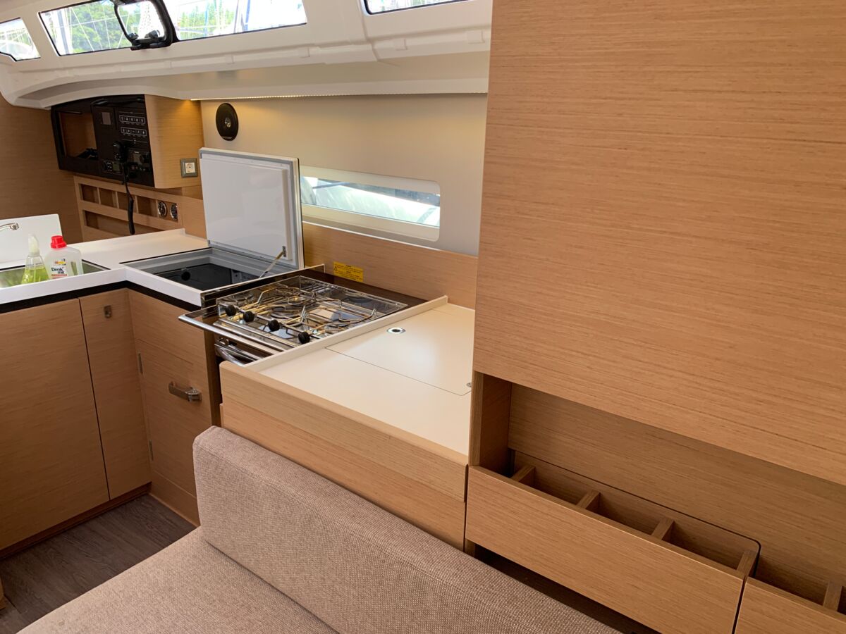 Sailing Yacht Jeanneau Sun Odyssey 410 Sailing World Yachtbrokers 31