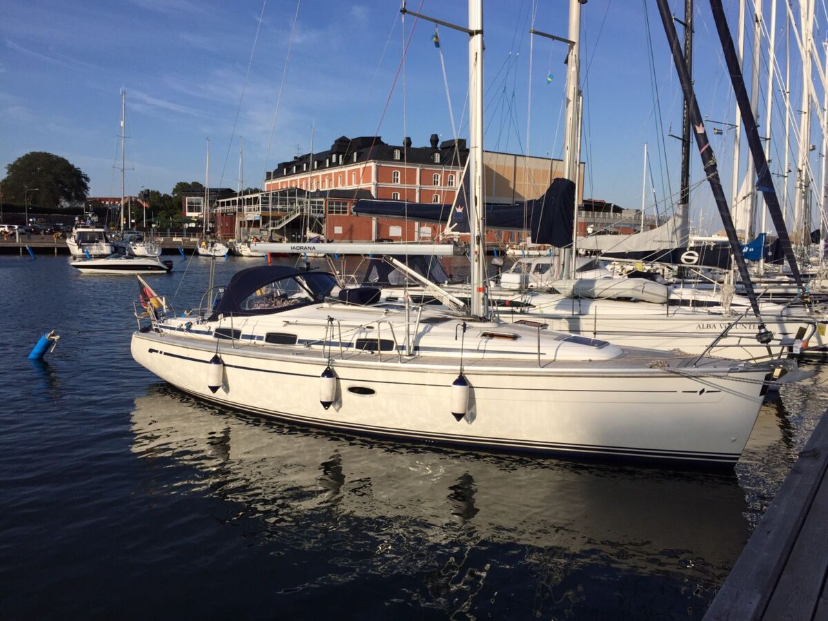 Segelyacht Bavaria 37 Cruiser Sailing World Yachtmakler 1