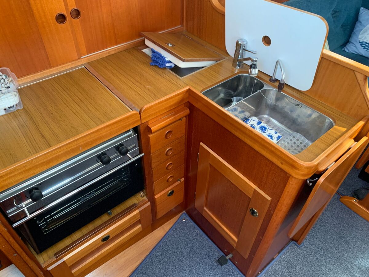 Segelyacht Hallberg-Rassy 34 Sailing World Yachtbrokers 15