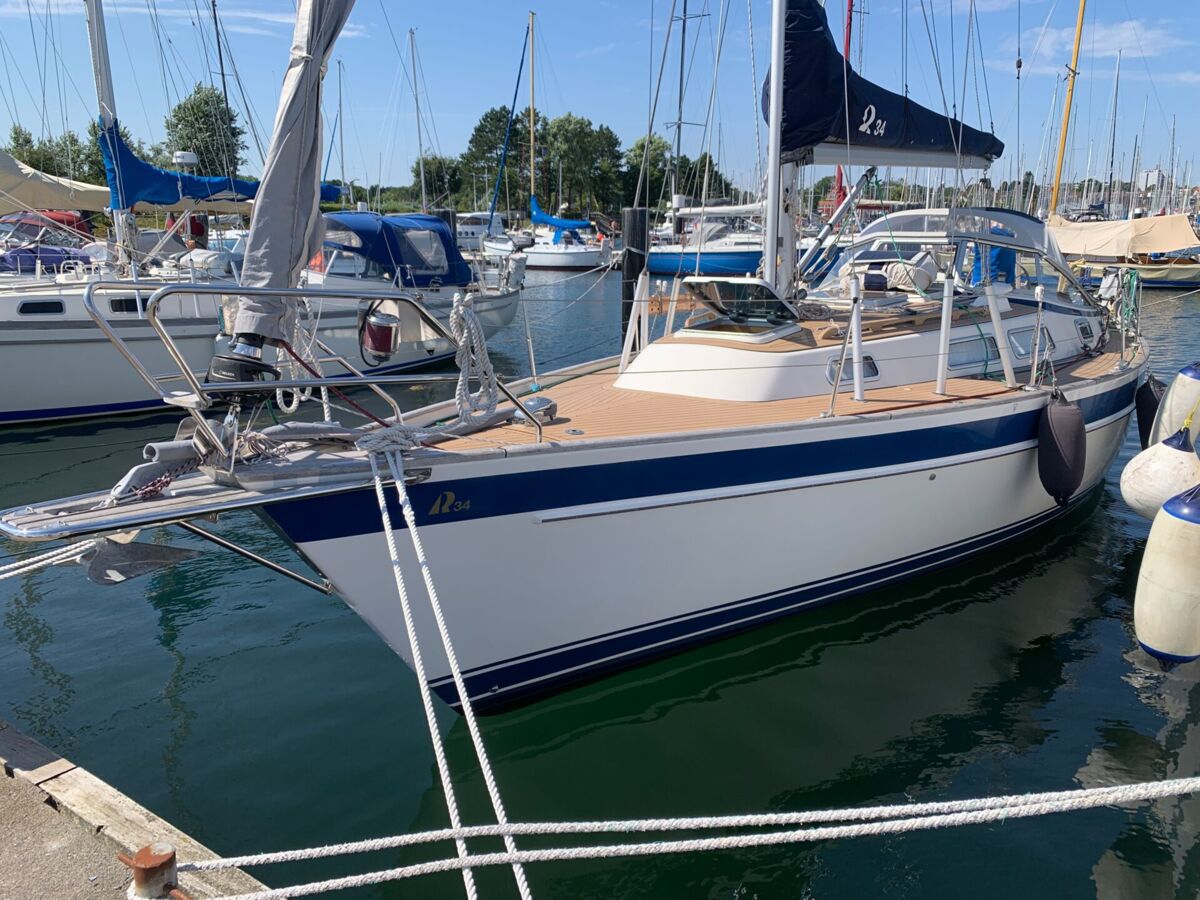 Segelyacht Hallberg-Rassy 34 Sailing World Yachtbrokers 2