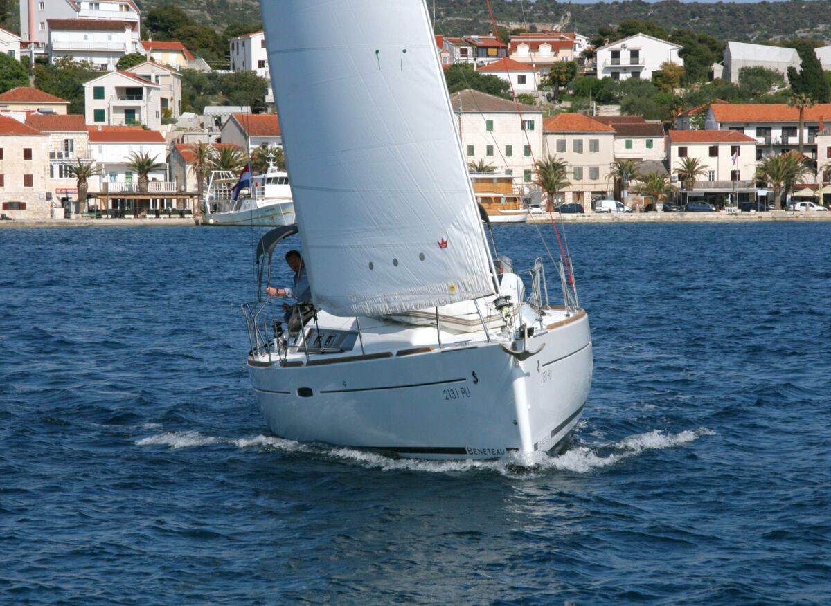 Beneteau Oceanis 34 Sailing World Yachtmakler 6