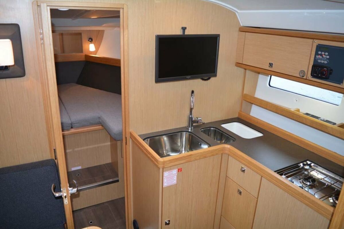 Motoryacht Bavaria Sport 35 Sailing World Yachtmakler Heiligenhafen 15