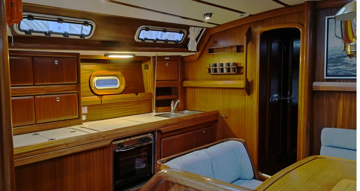 Sailing Yacht Bavaria 42 Sailing World Yachtbrokers 22