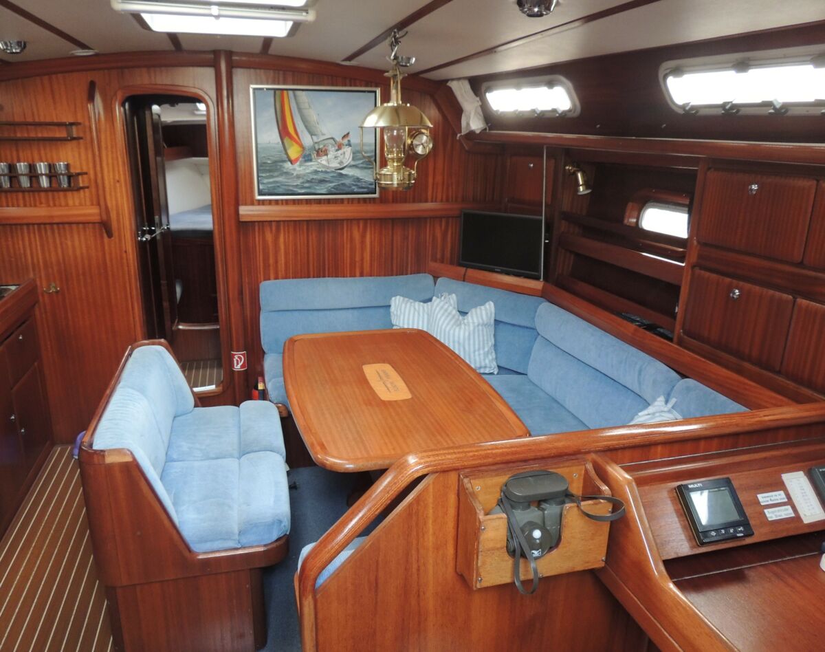 Sailing Yacht Bavaria 42 Sailing World Yachtbrokers 9