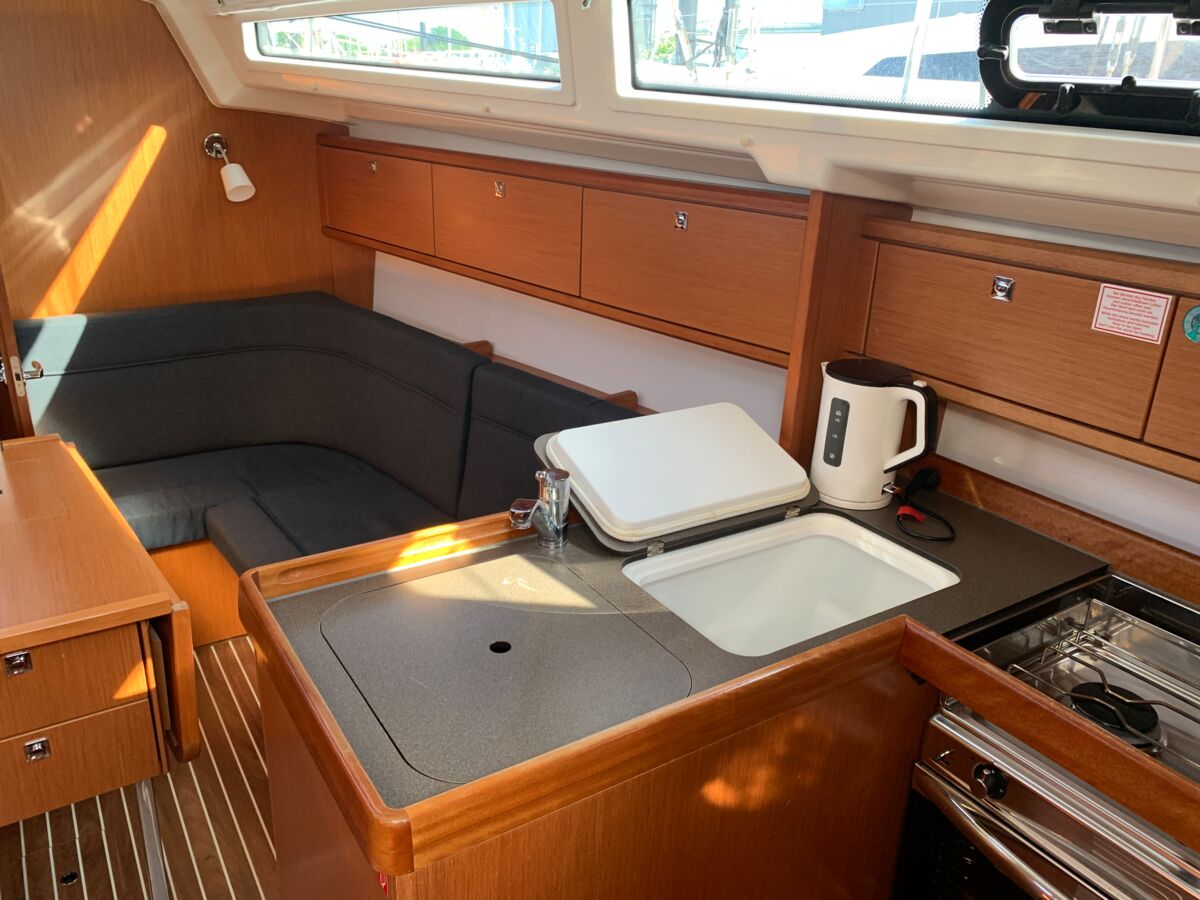Sailing Yacht Bavaria Cruiser 34 Sailing World Yachtbrokers Heiligenhafen 32