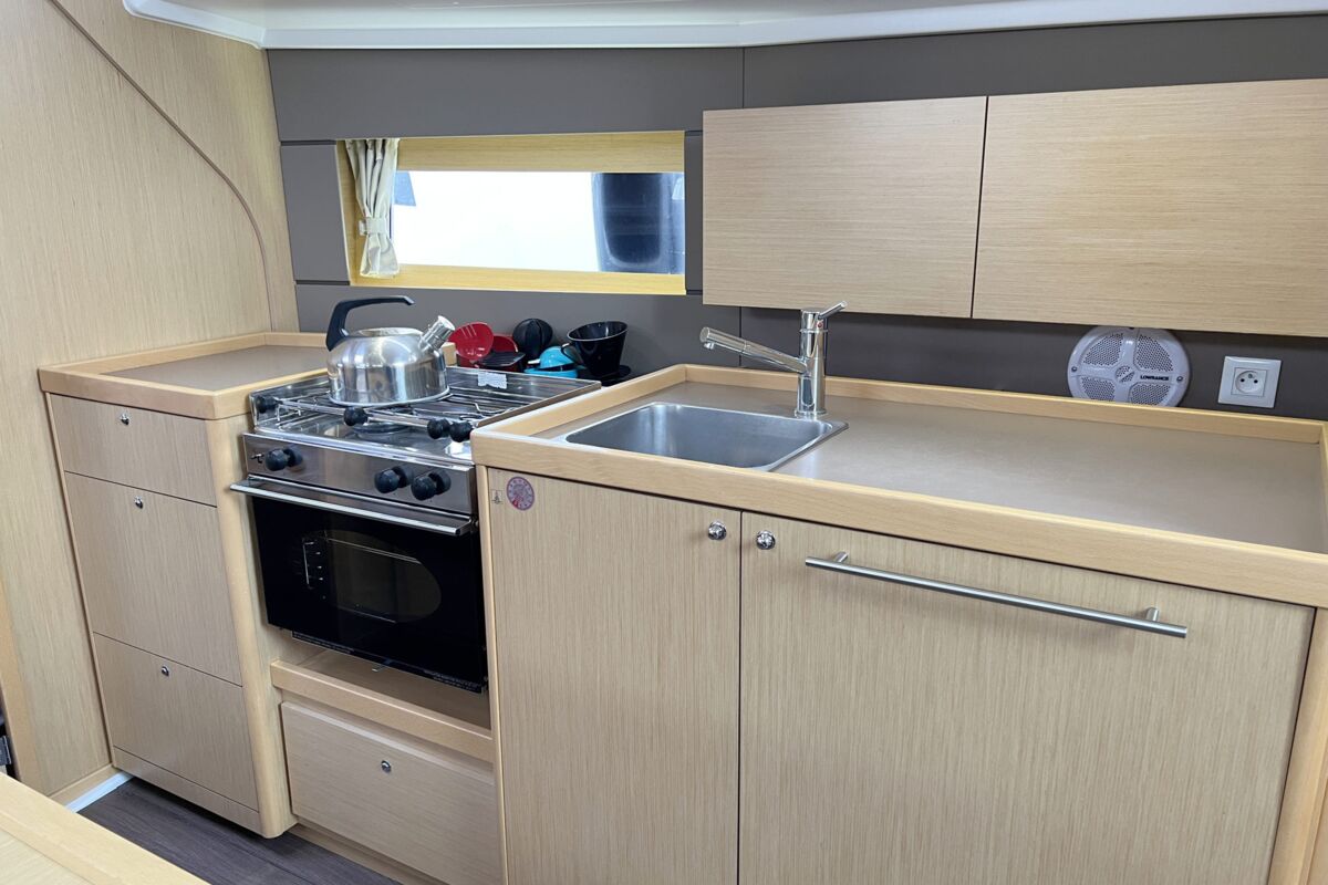 Sailing Yacht Beneteau Oceanis 38 - 13