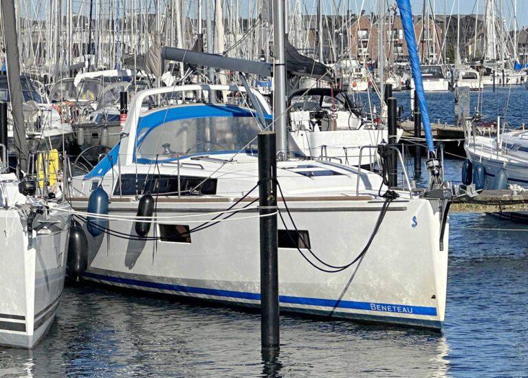 Sailing Yacht Beneteau Oceanis 38 - 2