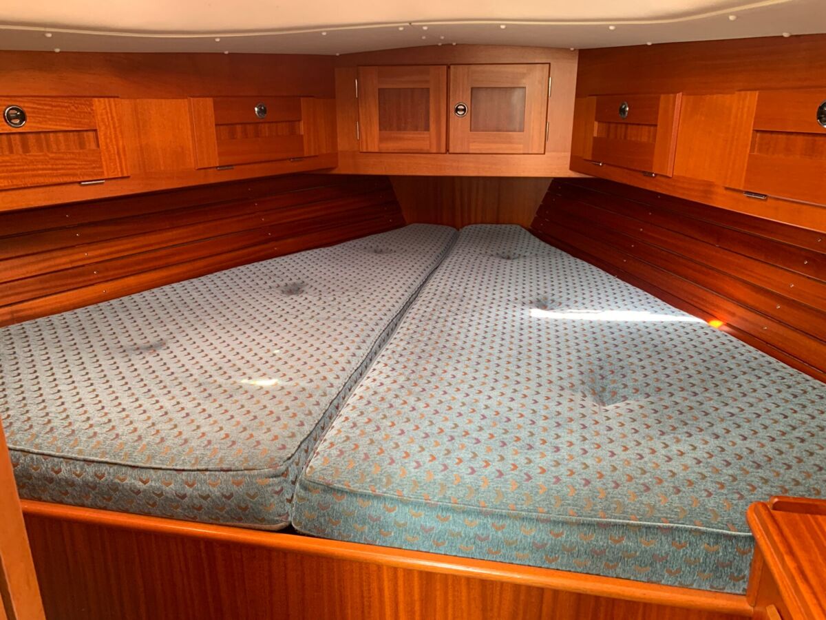 Sailing Yacht Hallberg-Rassy 34 Sailing World Yachtmakler Heiligenhafen 18