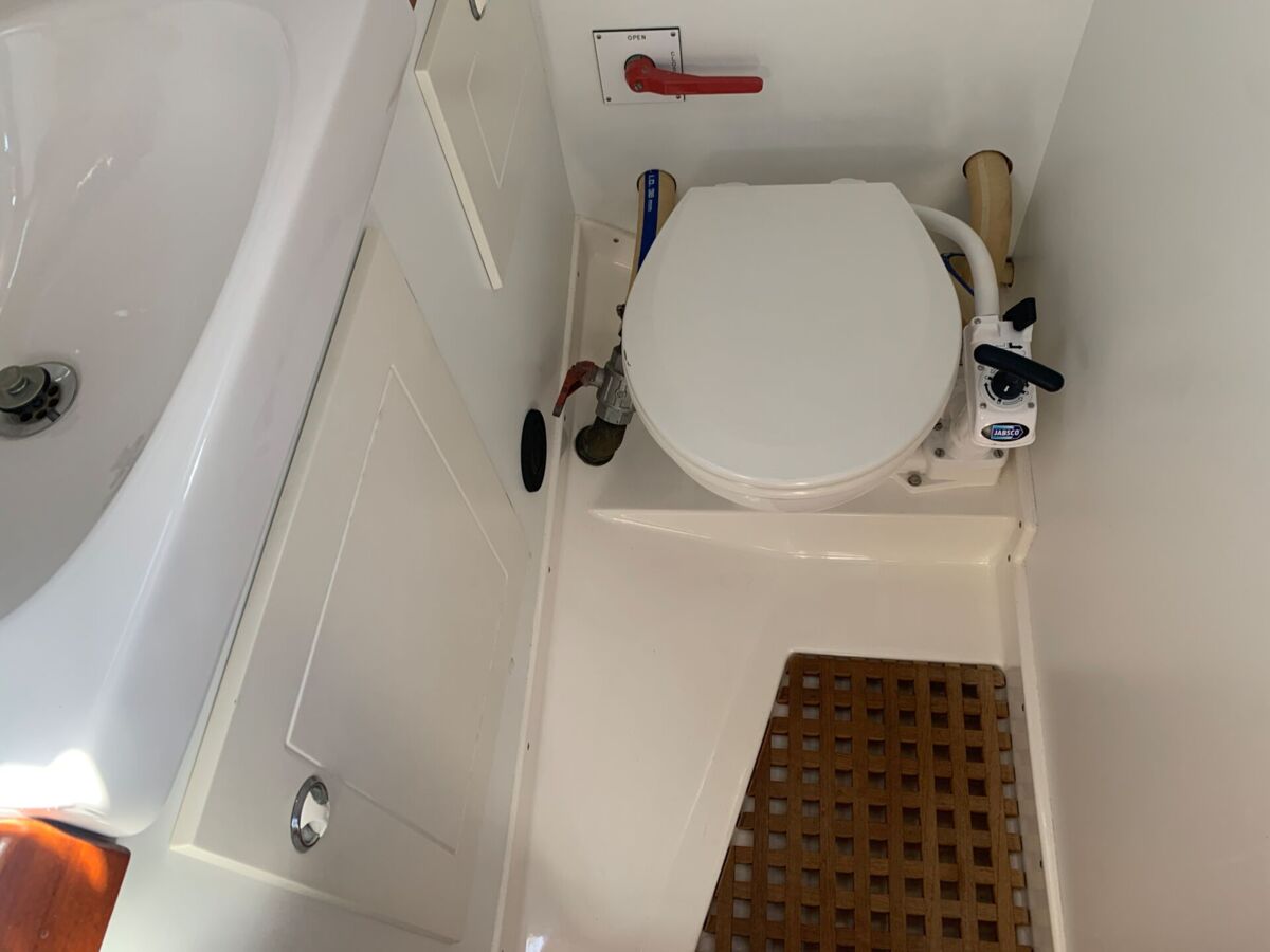 Sailing Yacht Hallberg-Rassy 34 Sailing World Yachtmakler Heiligenhafen 37