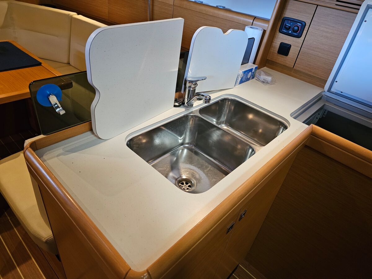Sailing Yacht Jeanneau Sun Odyssey 36i Sailing World Yachtmakler Heiligenhafen 8