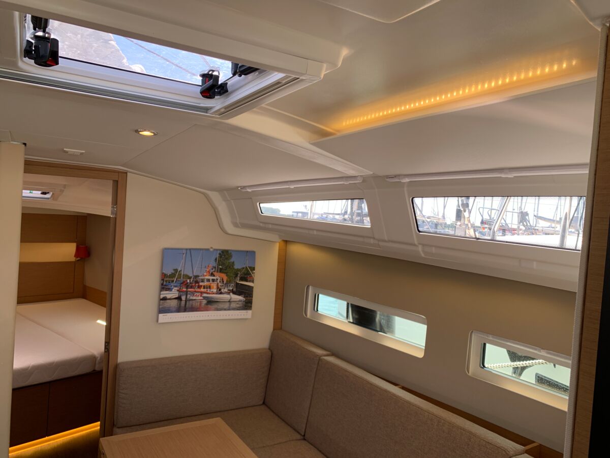 Sailing Yacht Jeanneau Sun Odyssey 410 Sailing World Yachtbrokers 4