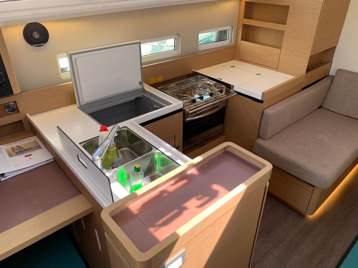 Sailing Yacht Jeanneau Sun Odyssey 410 Sailing World Yachtbrokers 5