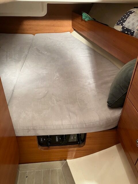 Sailing Yacht Salon 34 Sailing World Yachtbrokers 26